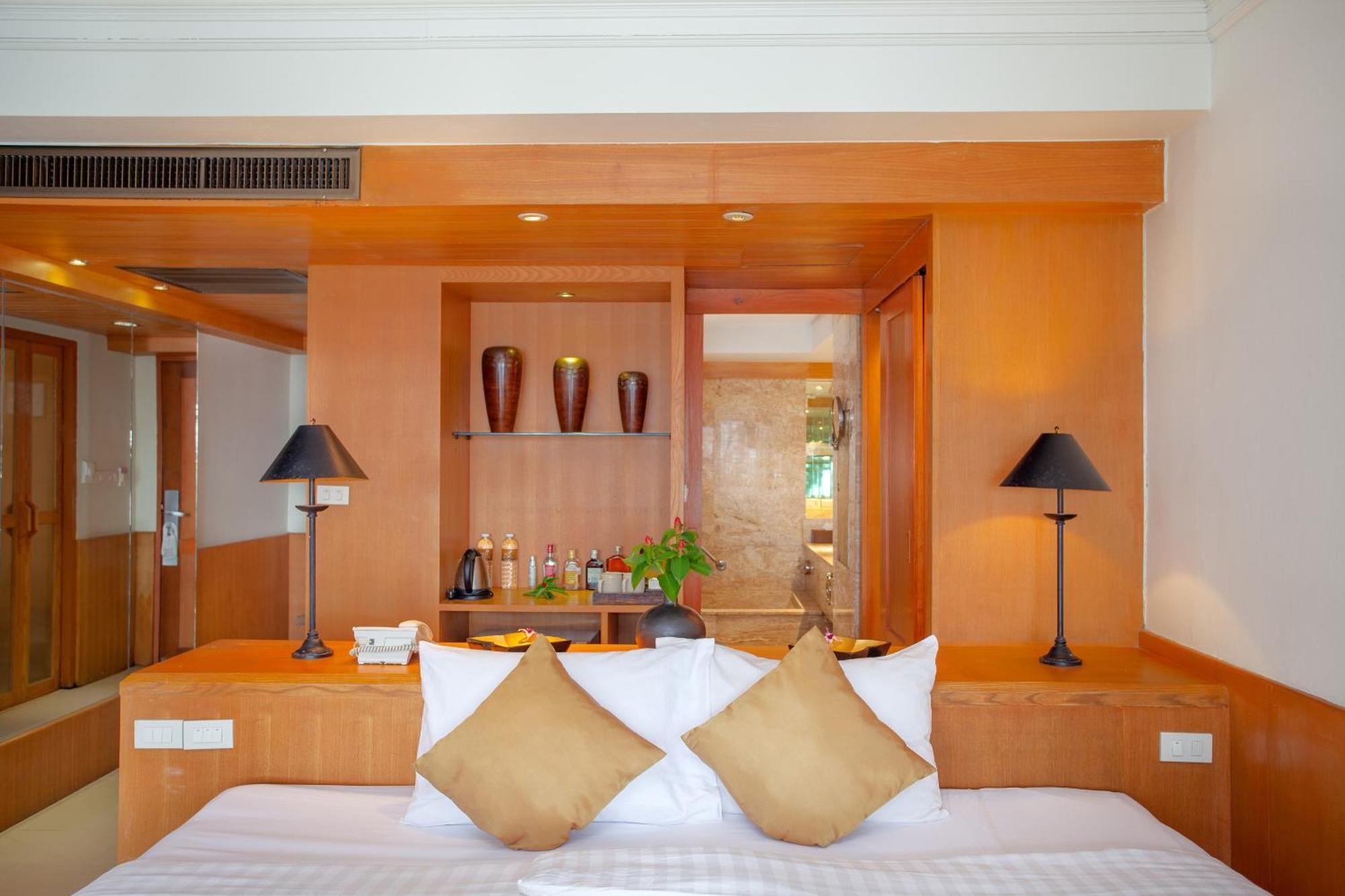 普吉岛-瓶庐海景度假酒店 Phuket Pl Seaview Resort Patong Esterno foto