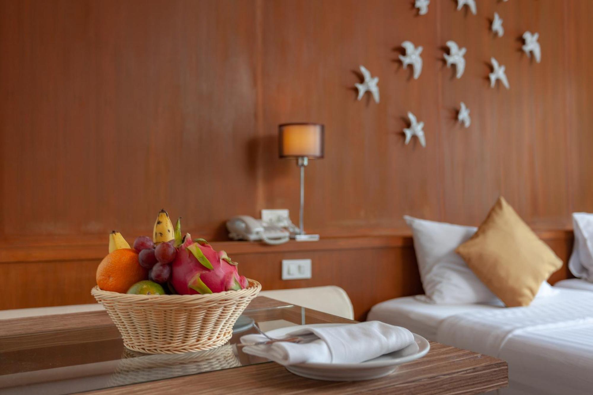 普吉岛-瓶庐海景度假酒店 Phuket Pl Seaview Resort Patong Esterno foto